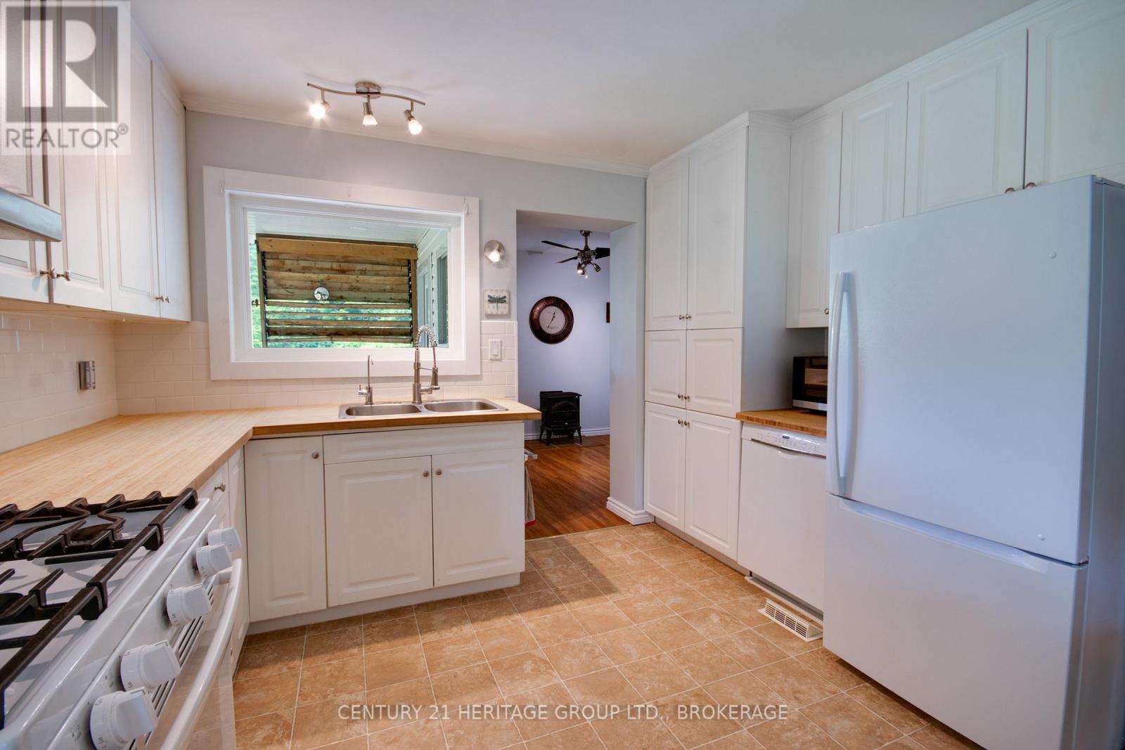 4309 MAPLE DRIVE - 16