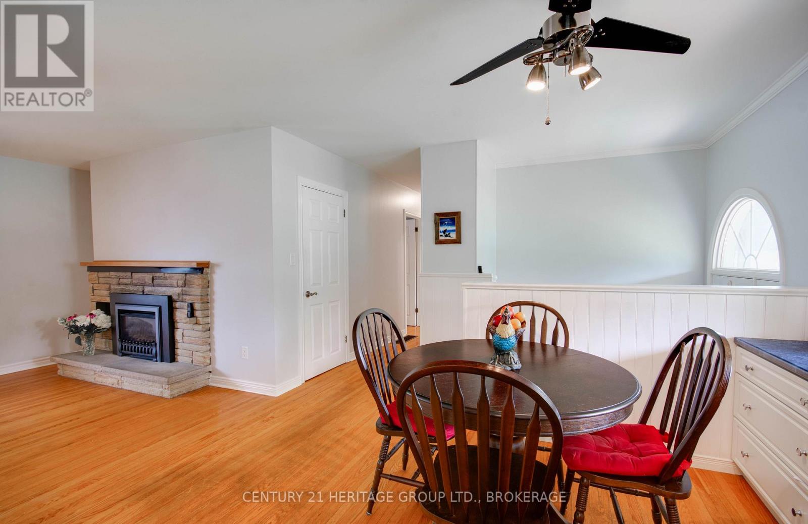 4309 MAPLE DRIVE - 17