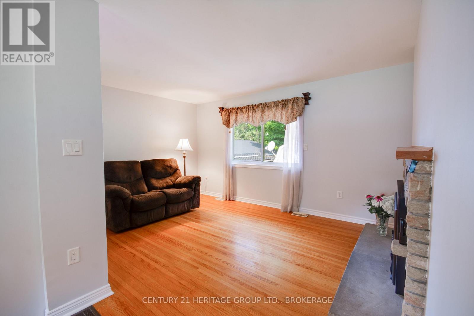 4309 MAPLE DRIVE - 18