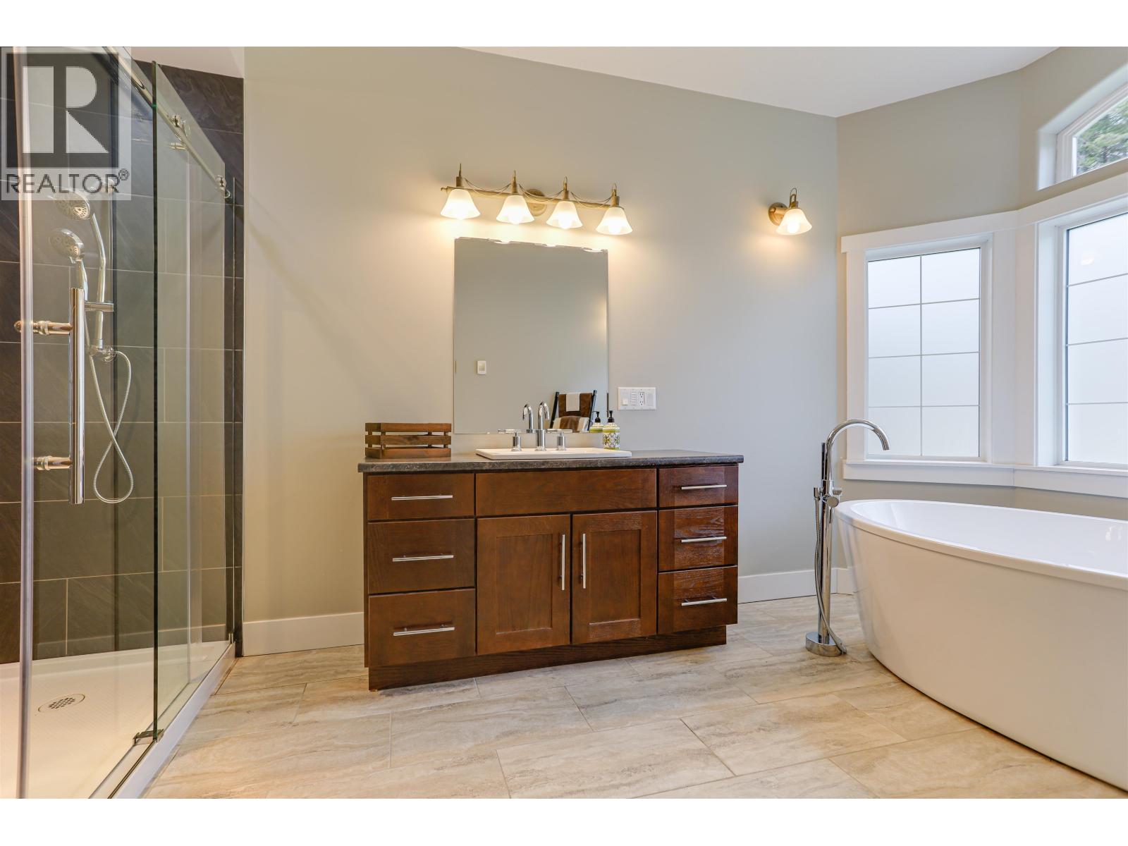 499 QUATSINO BOULEVARD - 7