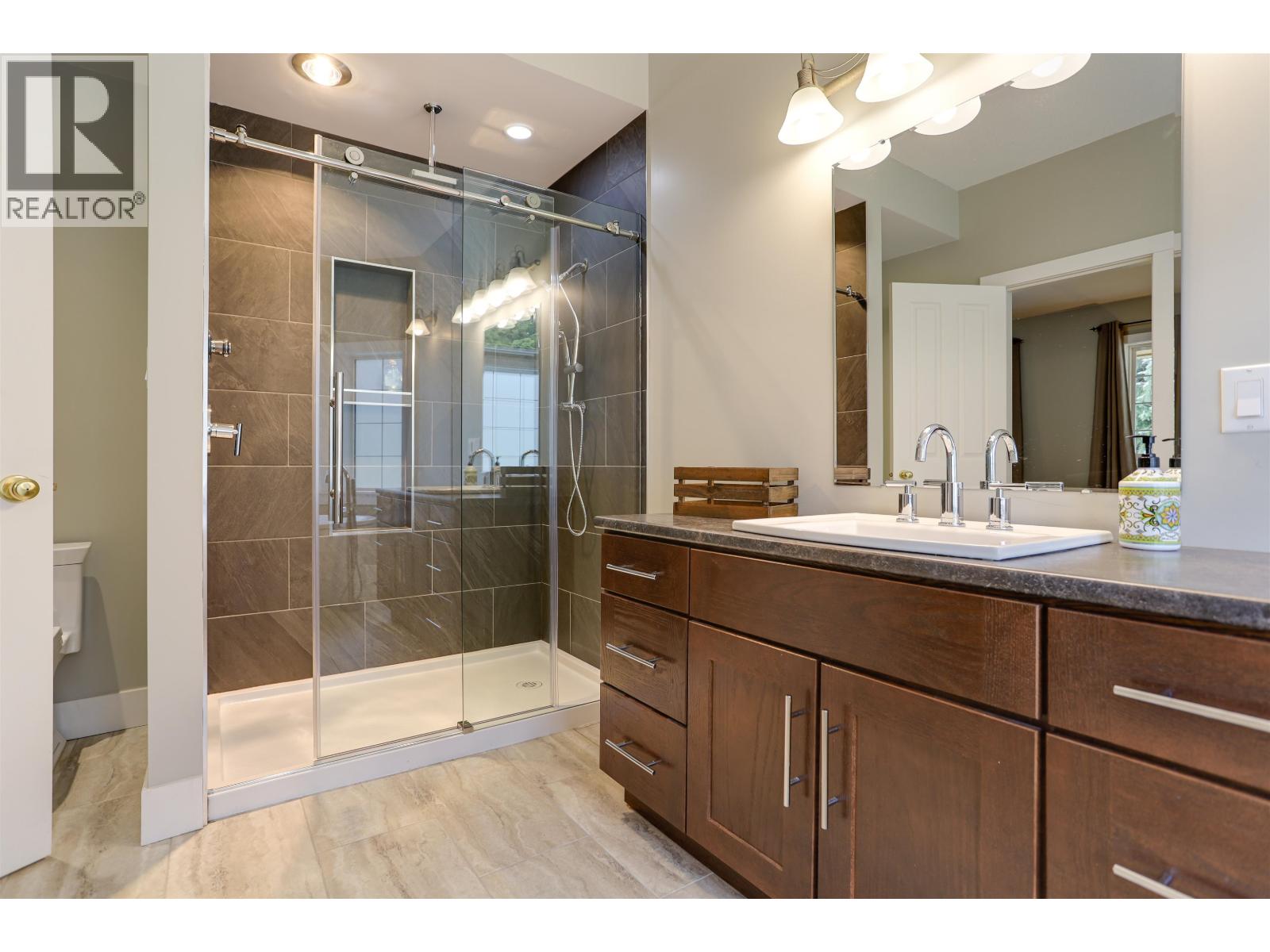 499 QUATSINO BOULEVARD - 25