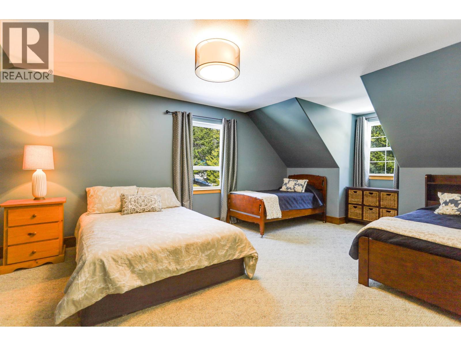 499 QUATSINO BOULEVARD - 28