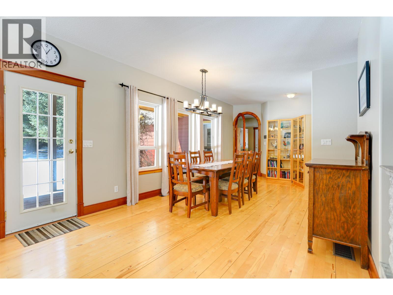 499 QUATSINO BOULEVARD - 23