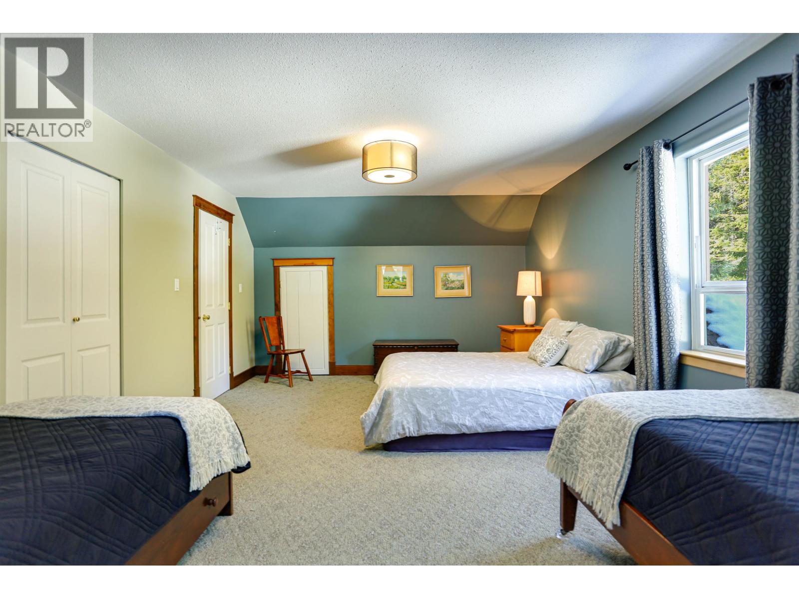 499 QUATSINO BOULEVARD - 29