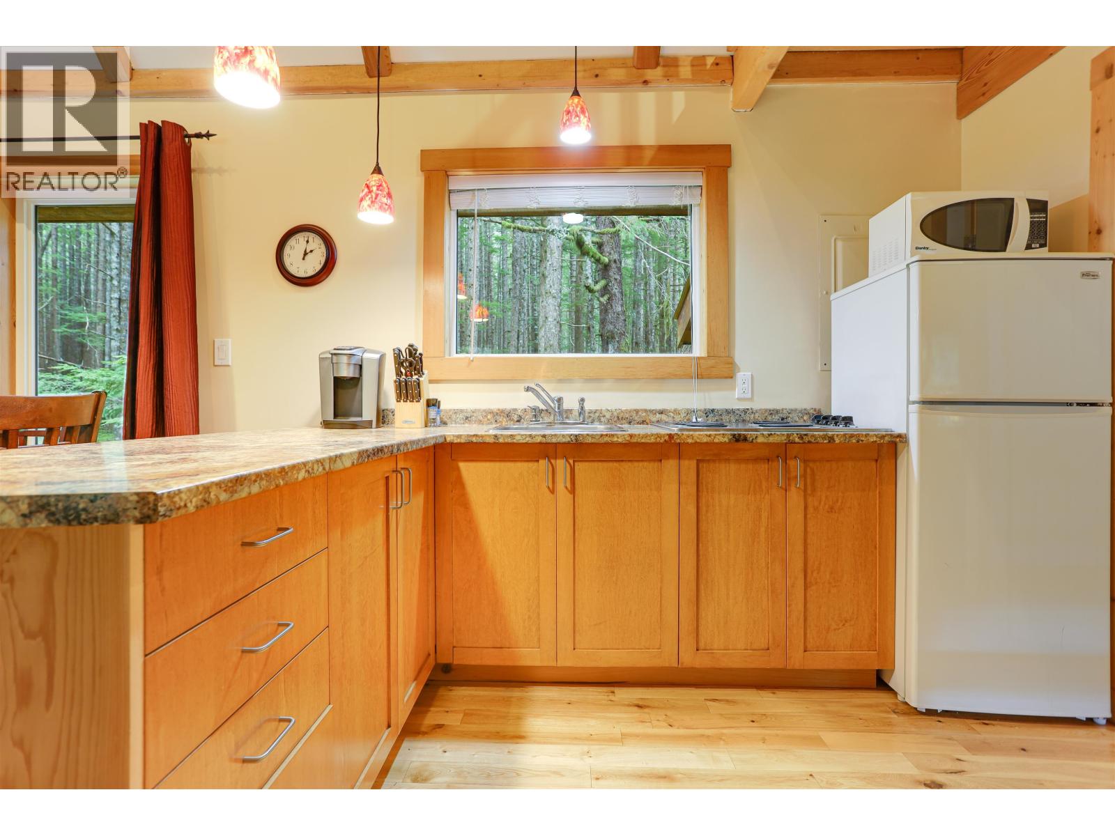 499 QUATSINO BOULEVARD - 34