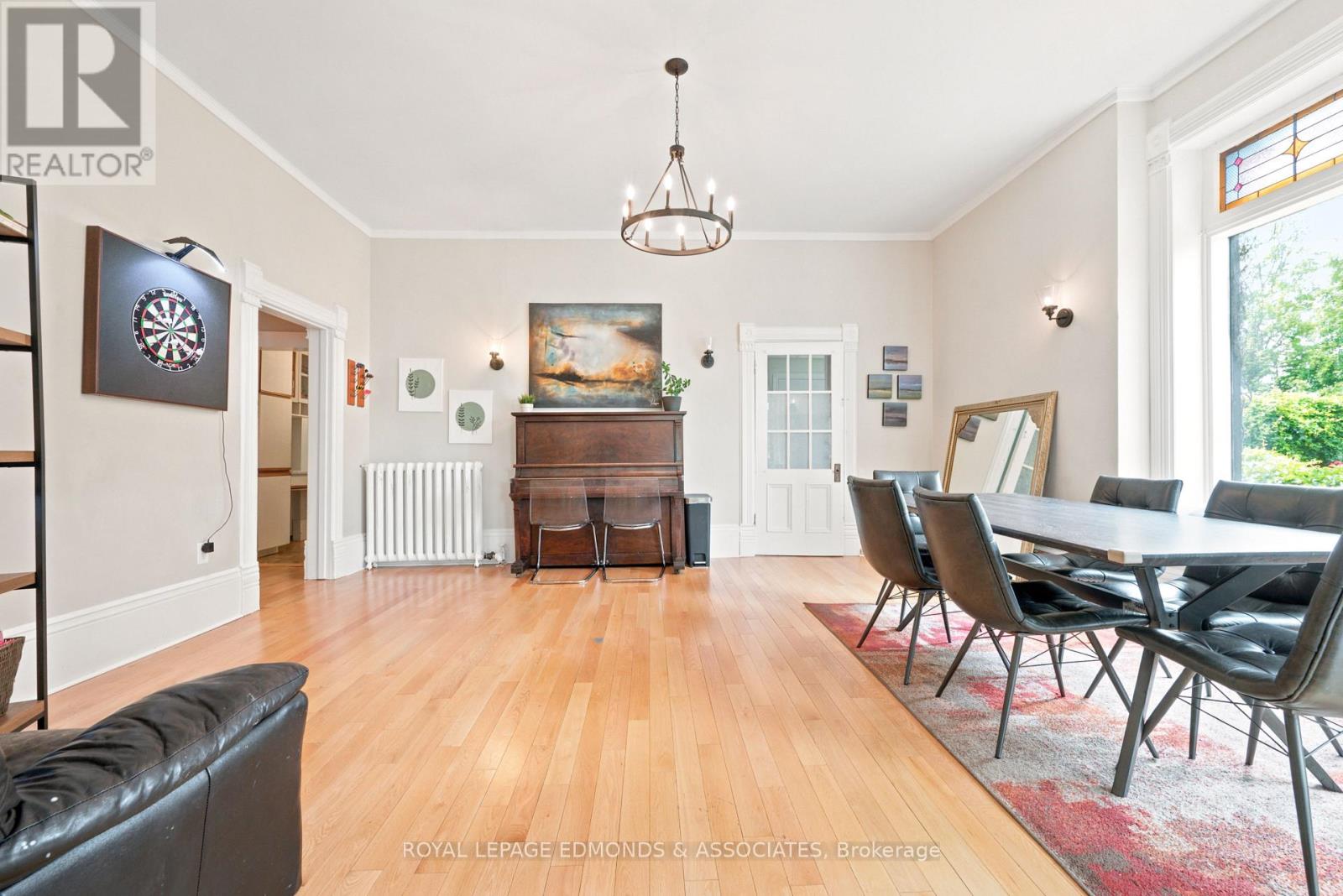 188 ESTHER STREET - 17