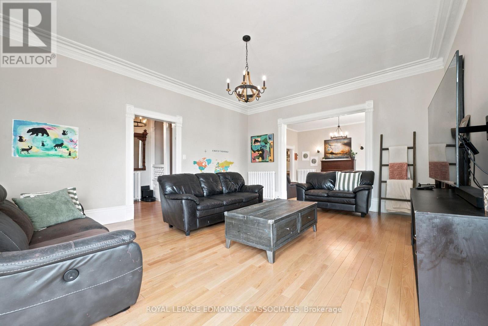 188 ESTHER STREET - 21