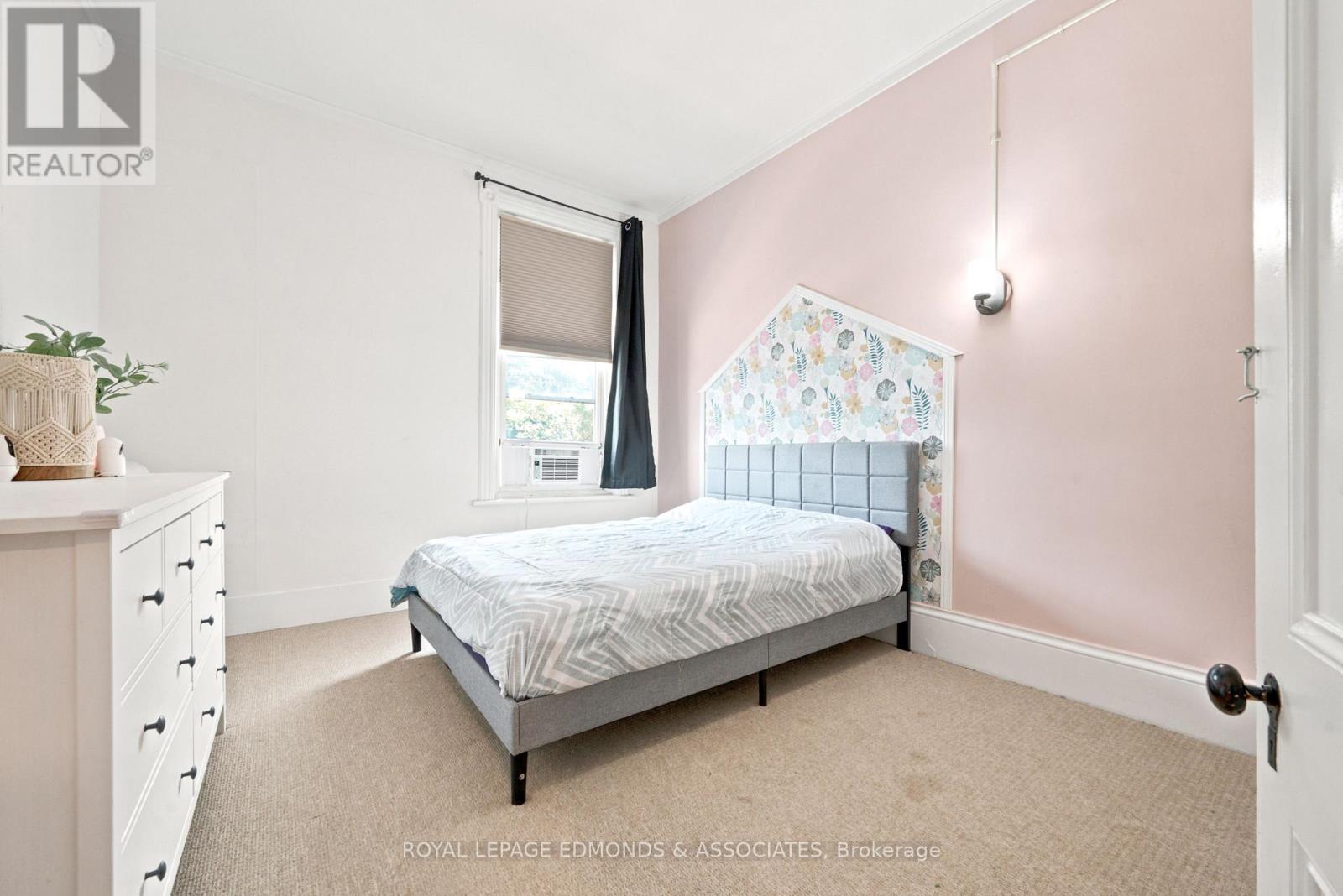 188 ESTHER STREET - 32