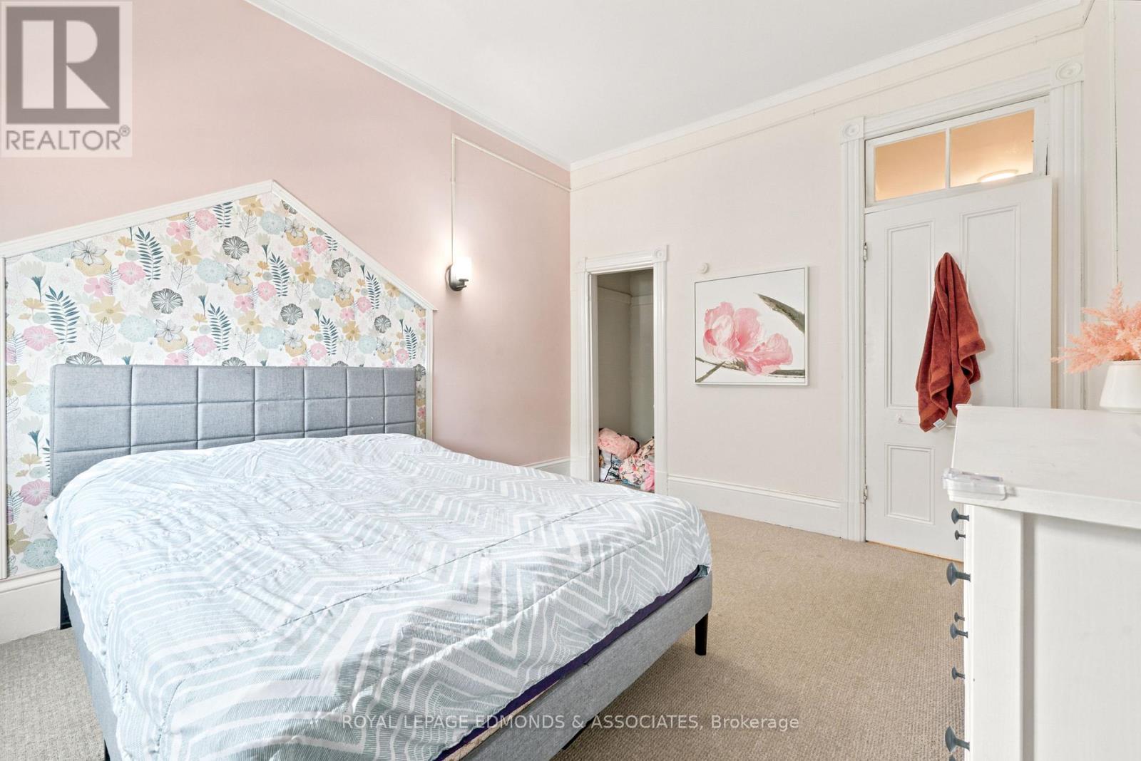 188 ESTHER STREET - 33