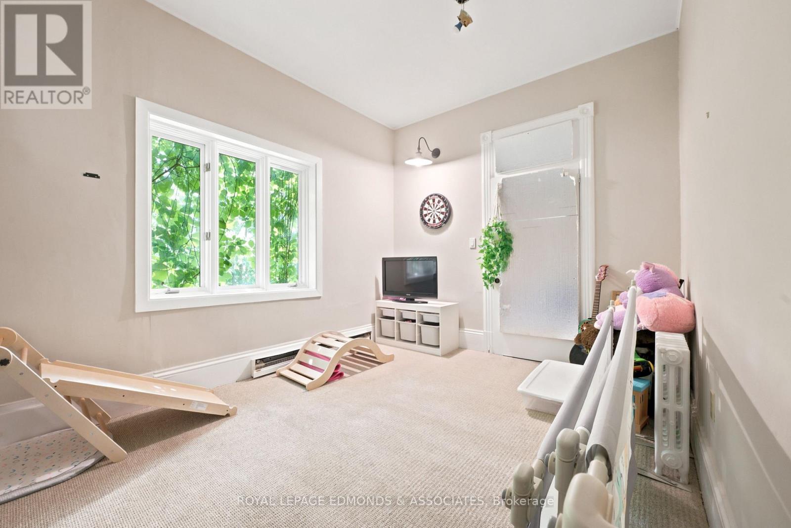 188 ESTHER STREET - 38