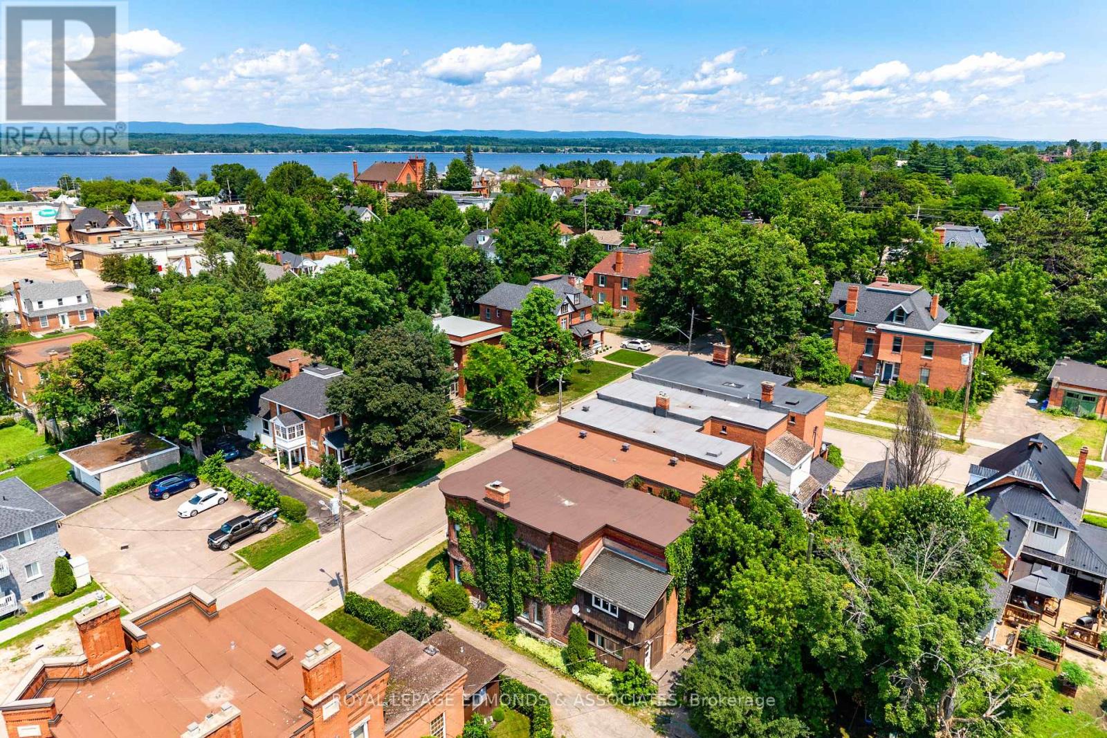 188 ESTHER STREET - 44
