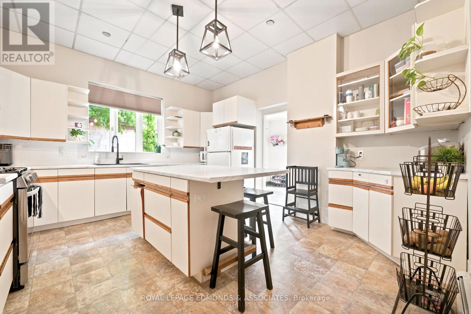 188 ESTHER STREET - 7
