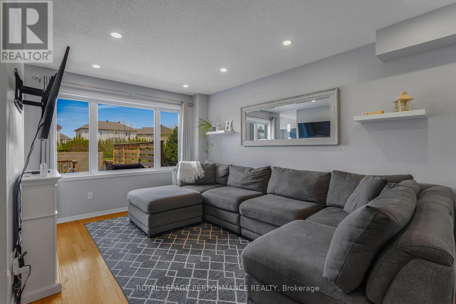 172 COLLISTON CRESCENT - 10