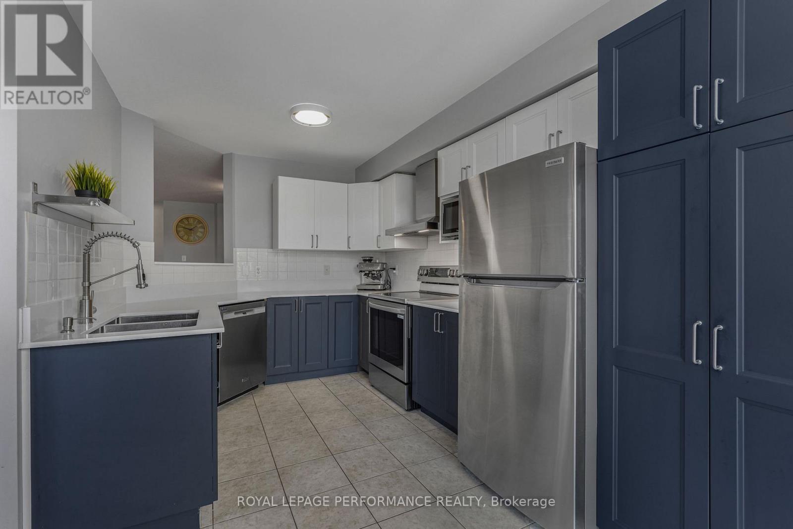 172 COLLISTON CRESCENT - 12