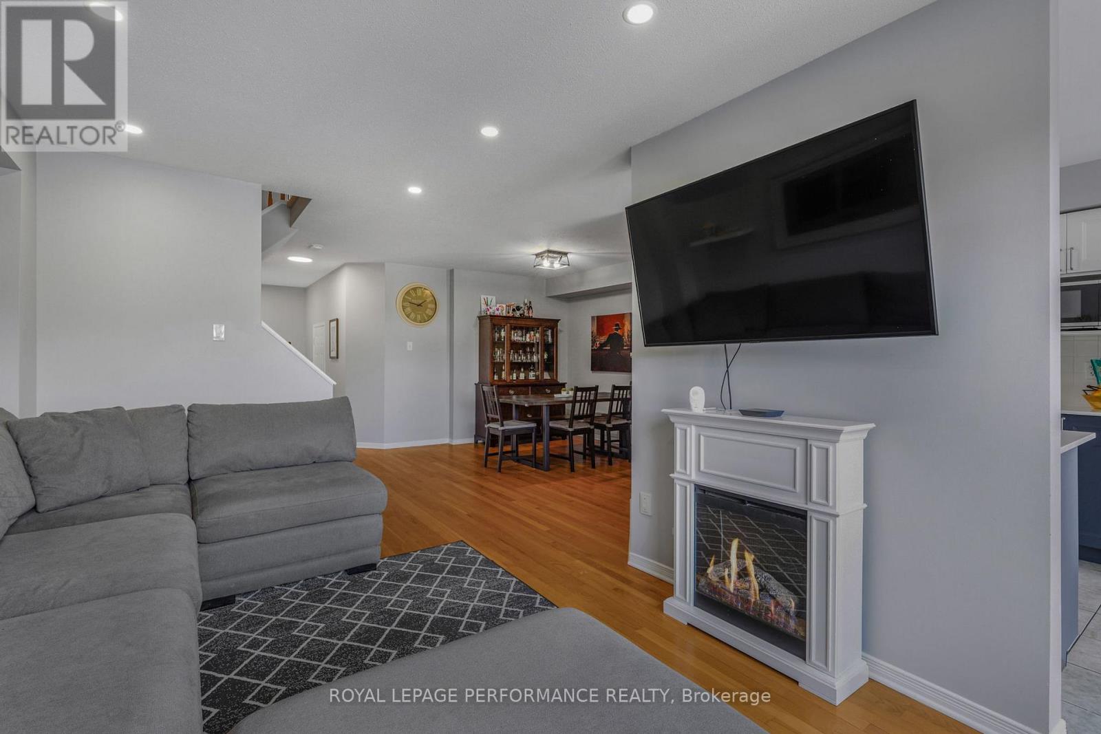 172 COLLISTON CRESCENT - 13