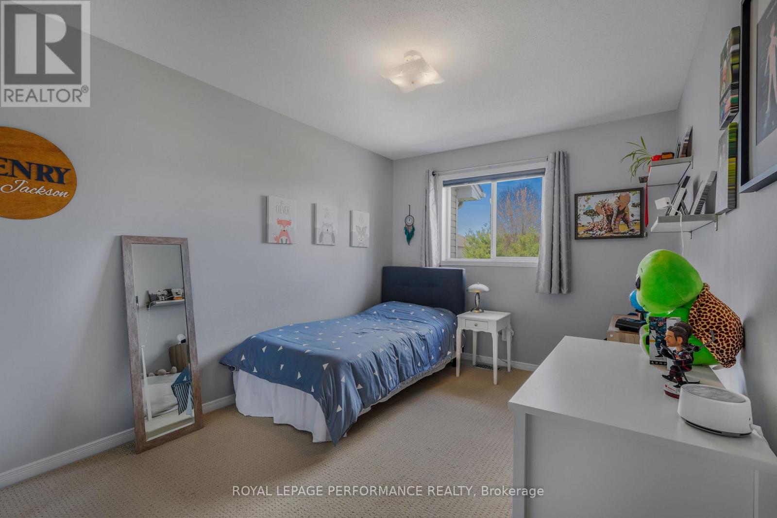 172 COLLISTON CRESCENT - 23