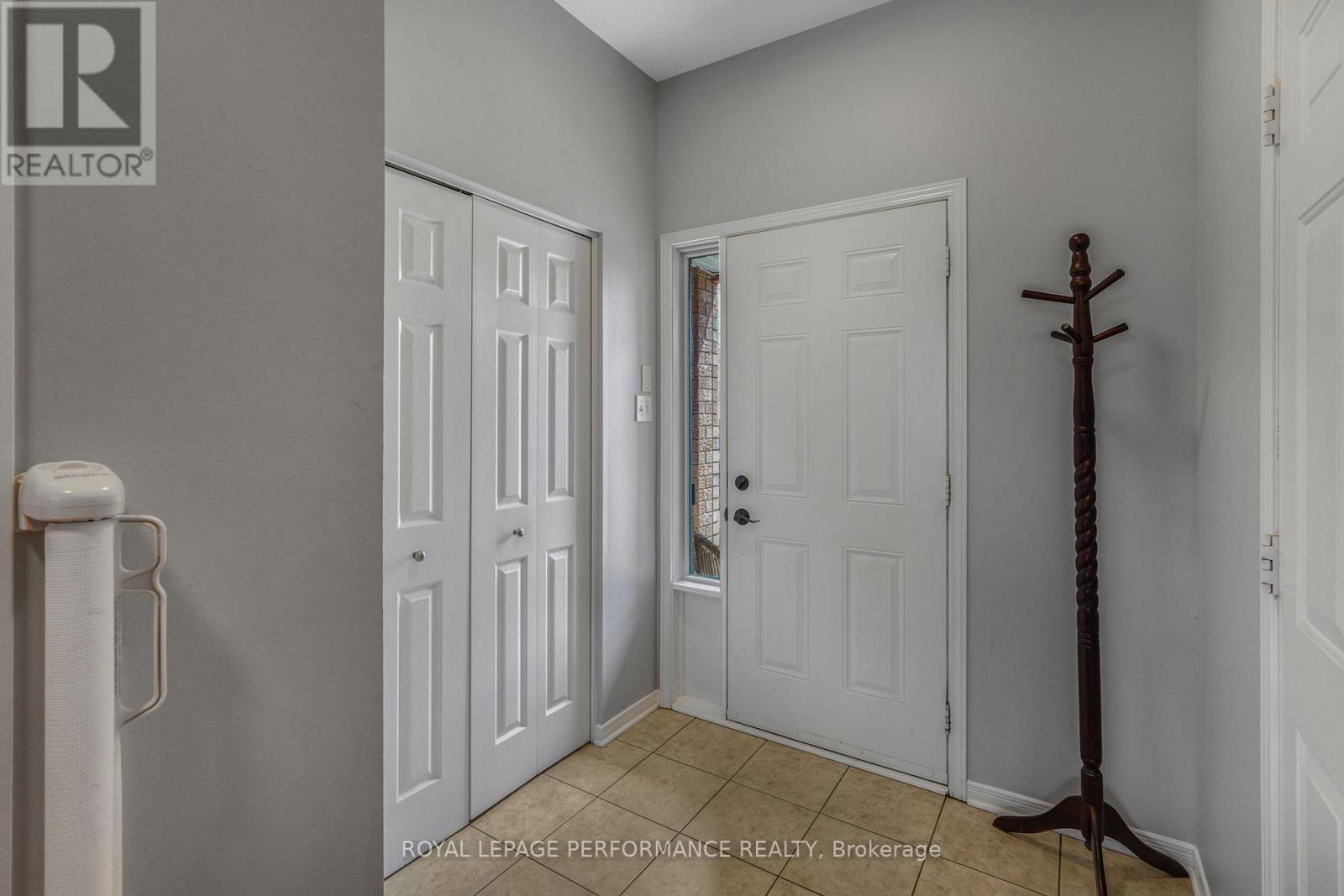 172 COLLISTON CRESCENT - 4