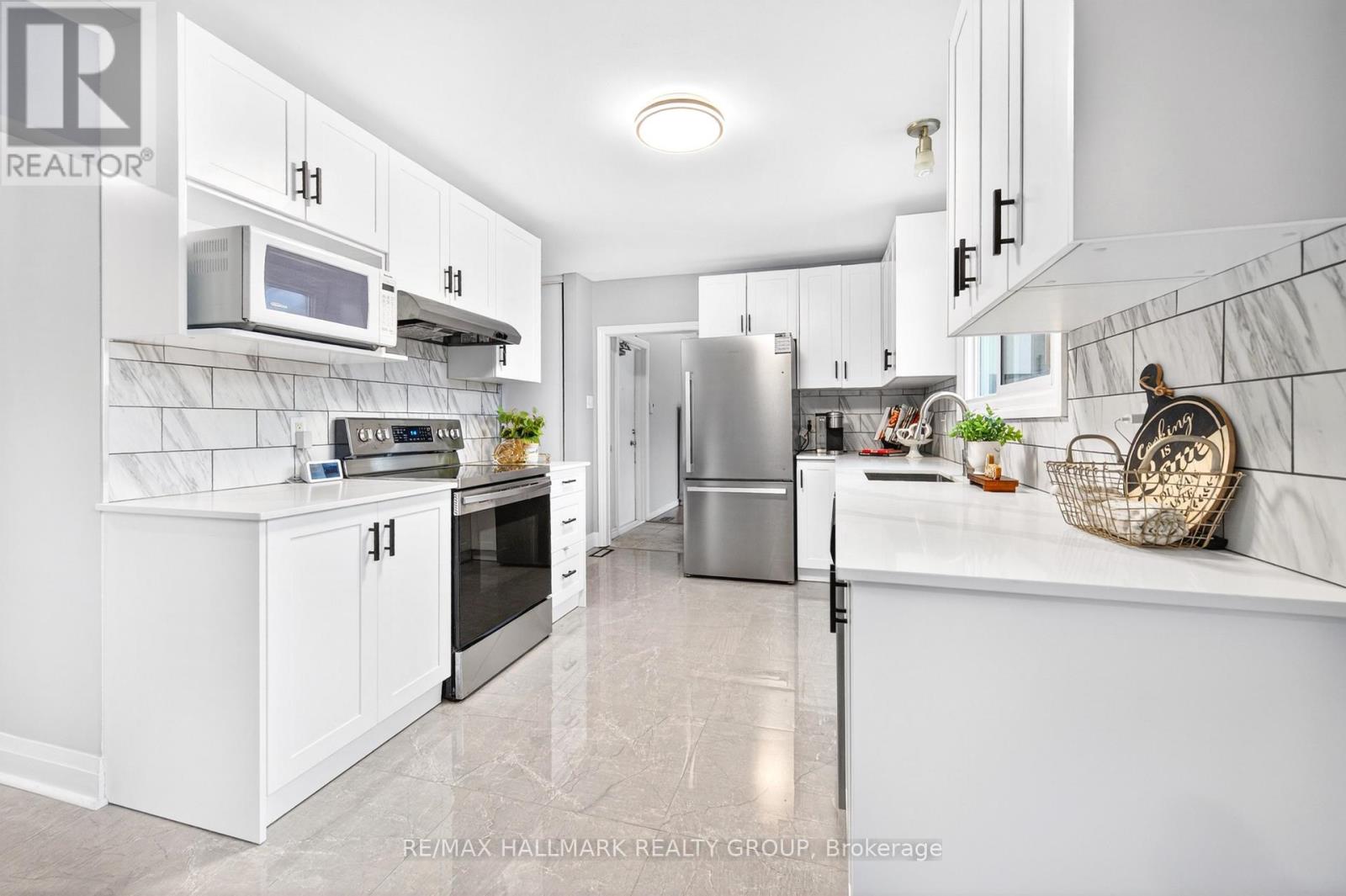 Homes for Sale in Ottawa – 1930 SOUTHAMPTON COURT – By Peter Sagos - Image 9