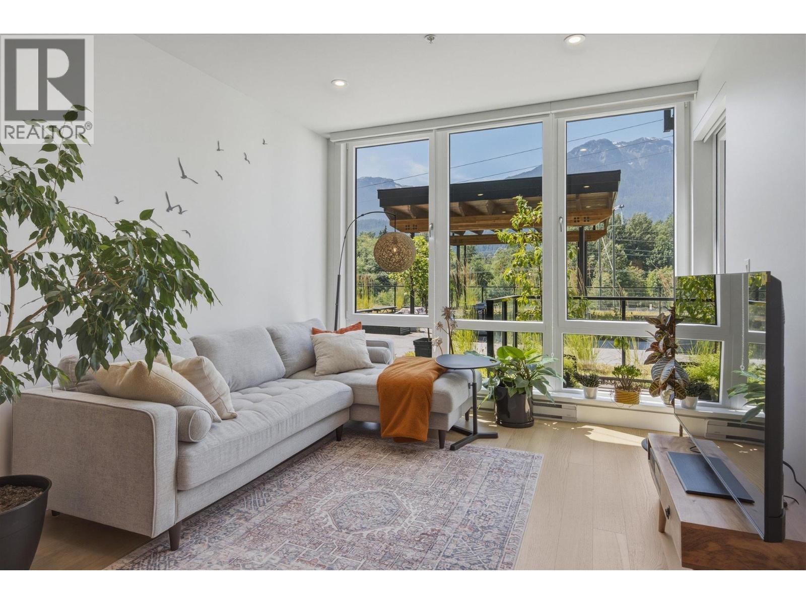 213 1870 DOWAD DRIVE, Squamish — photo 2