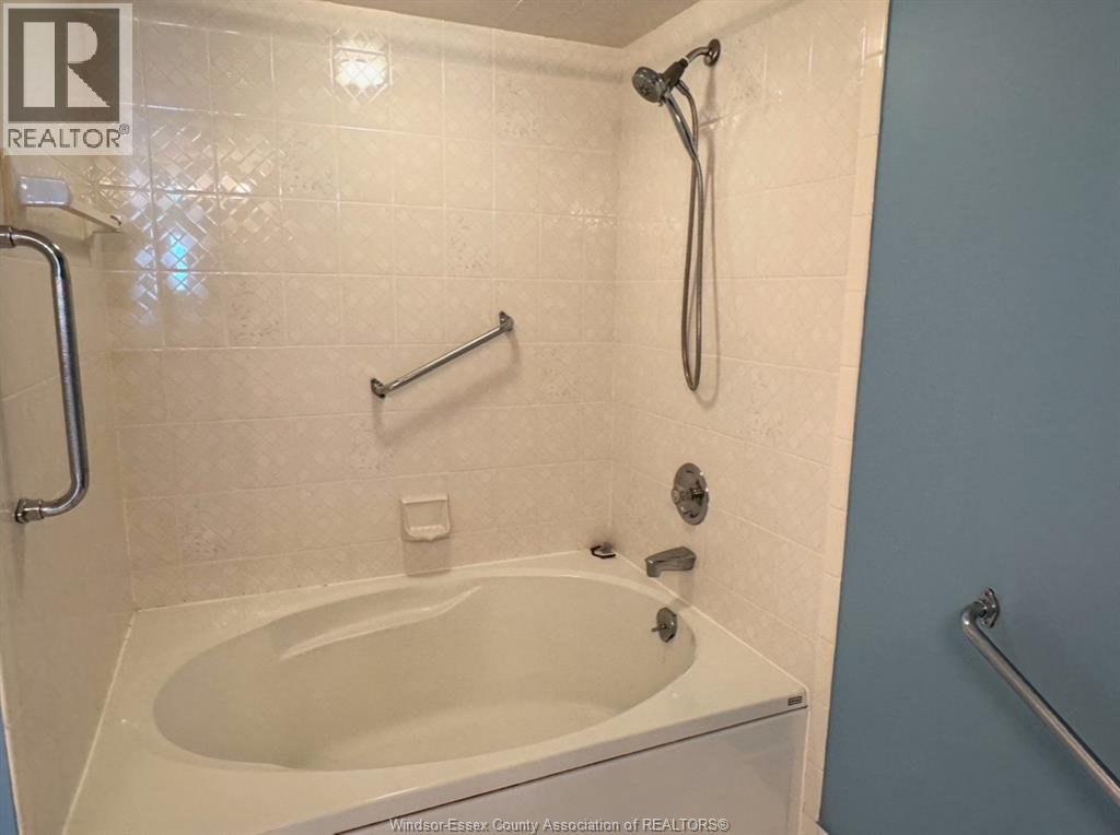 #804 75 RIVERSIDE DRIVE East - 14