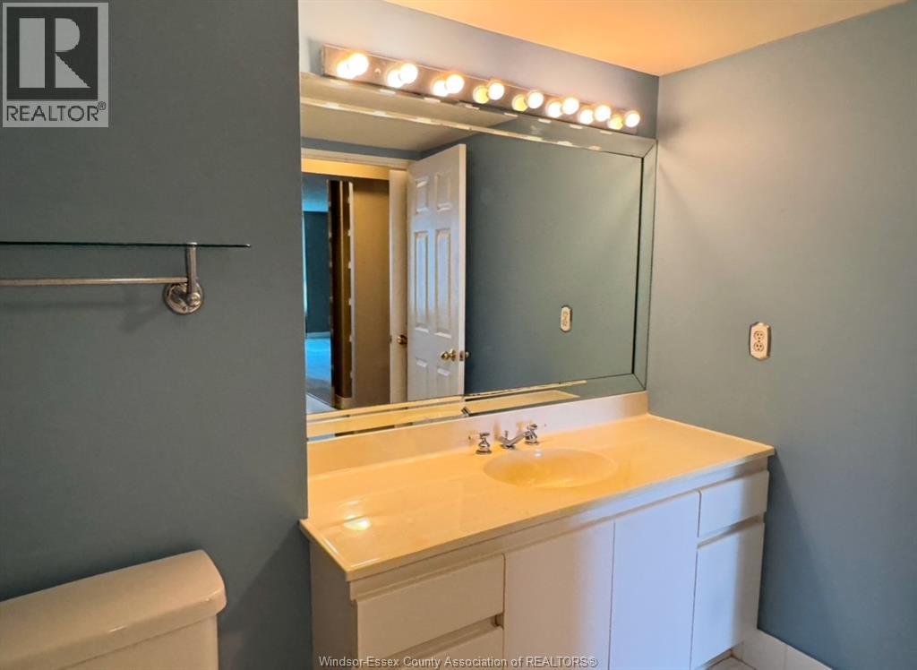 #804 75 RIVERSIDE DRIVE East - 15