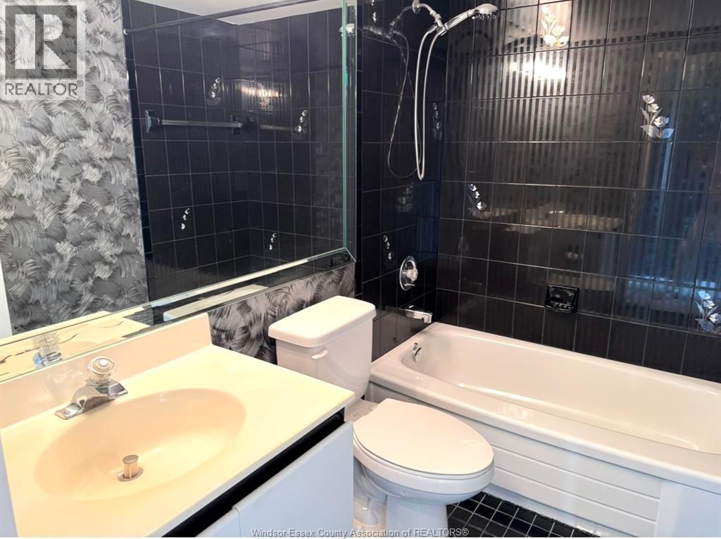 #804 75 RIVERSIDE DRIVE East - 18