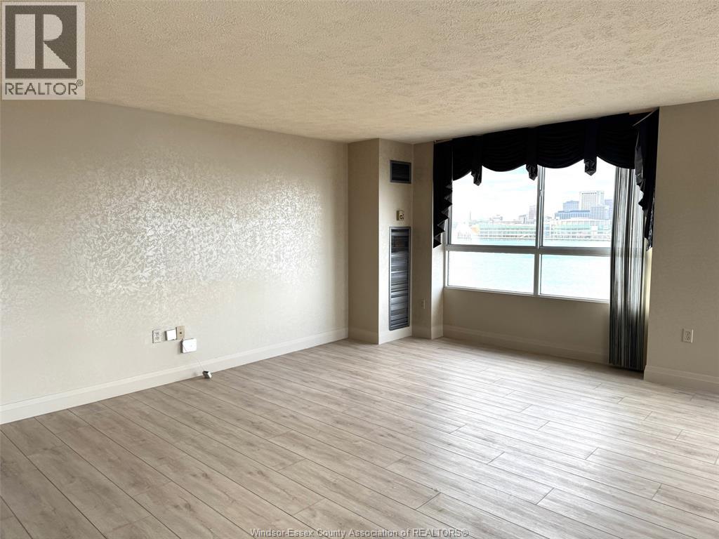 #804 75 RIVERSIDE DRIVE East - 5