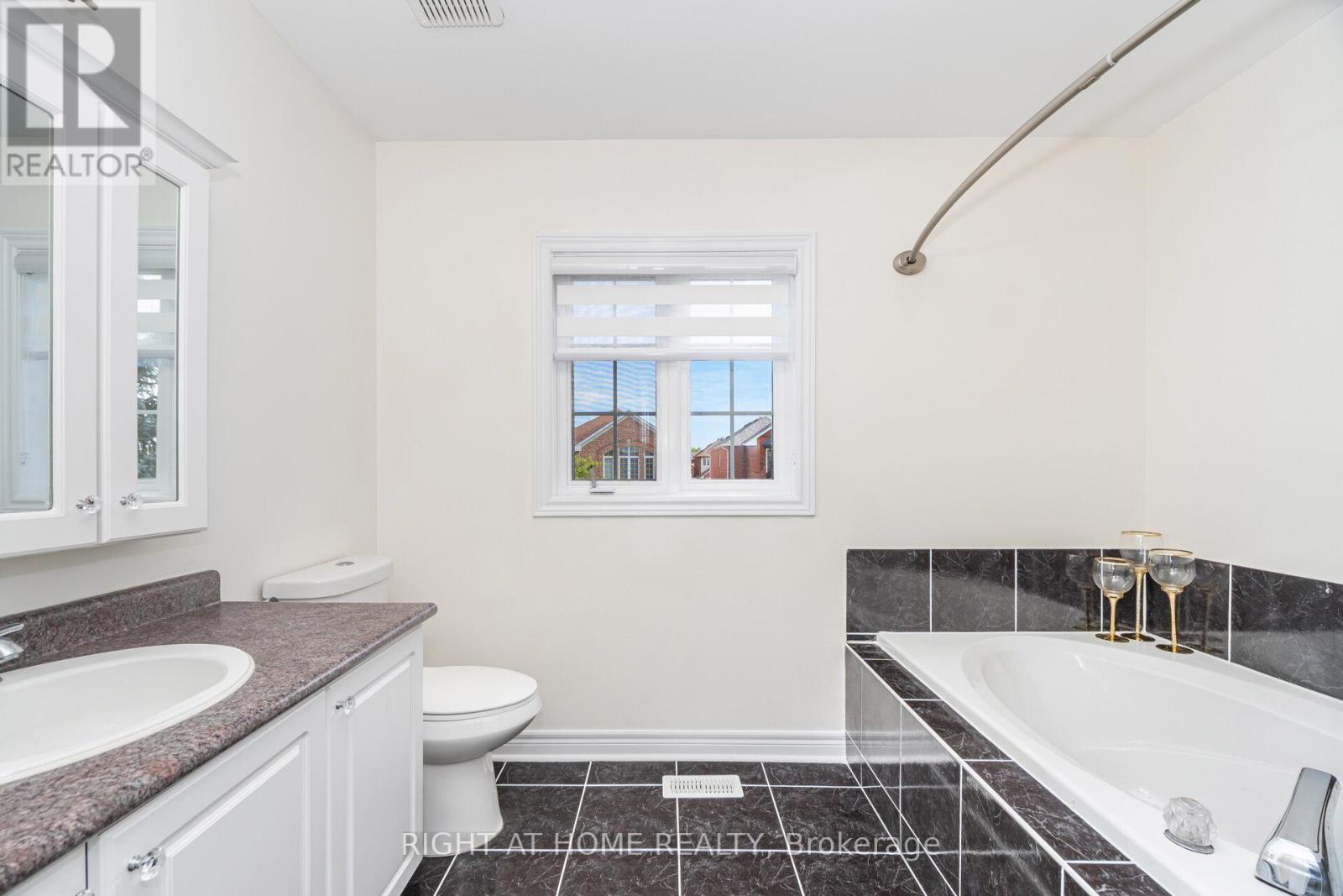 2 MELROSE GARDENS - 22