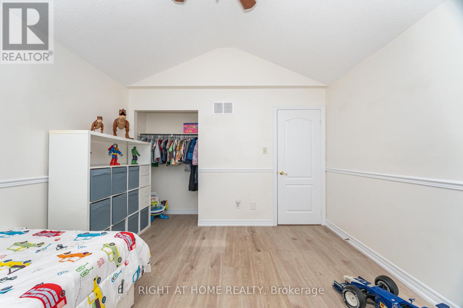2 MELROSE GARDENS - 25