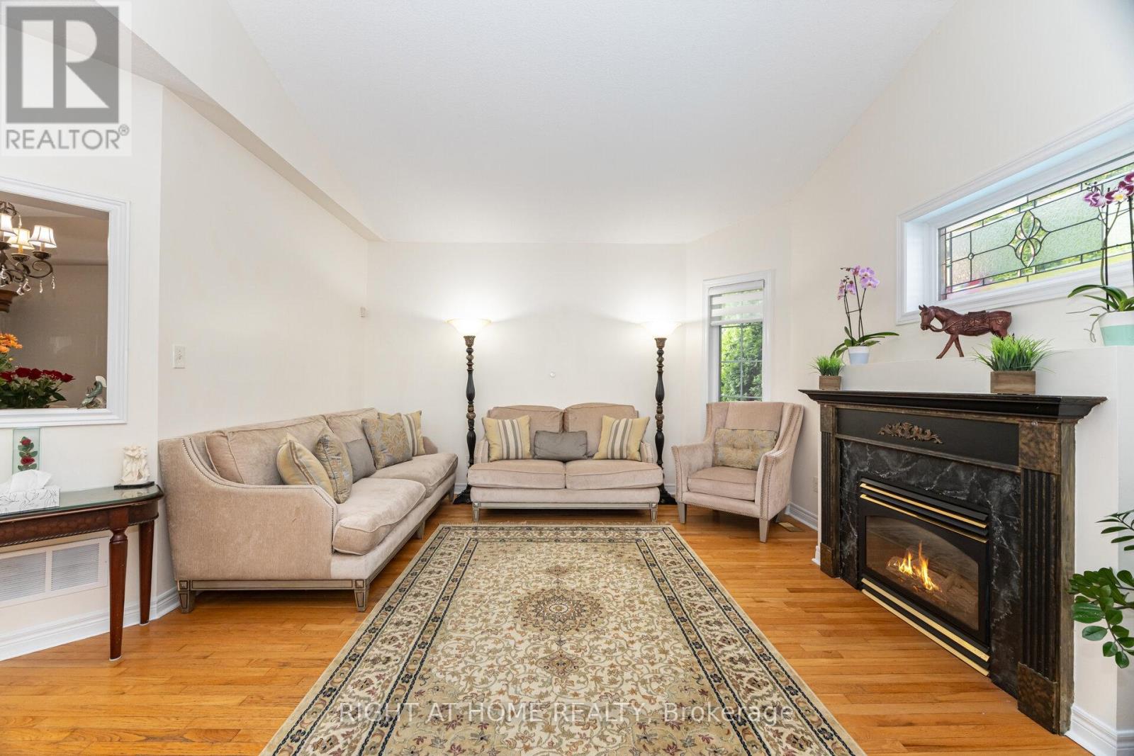 2 MELROSE GARDENS - 16