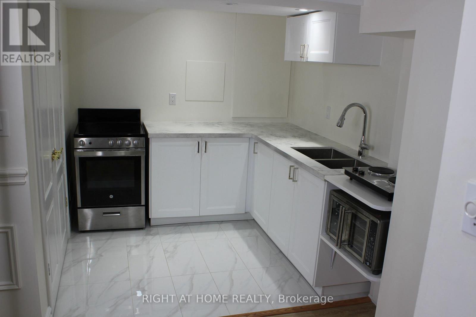 2 MELROSE GARDENS - 36
