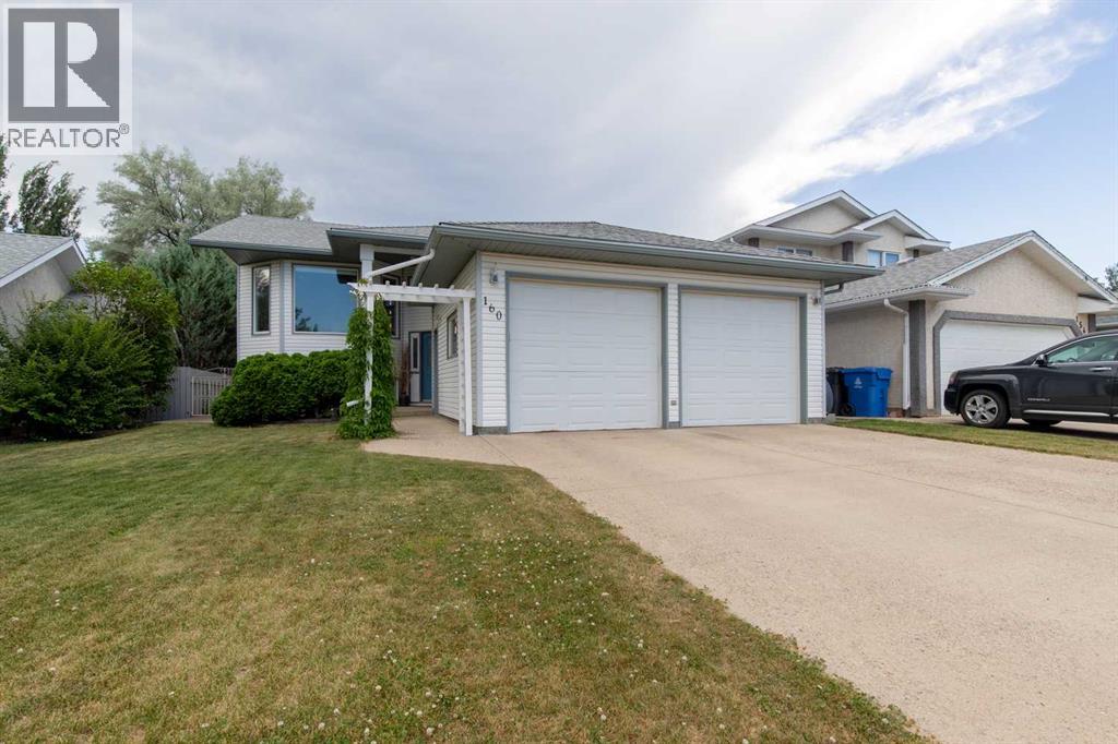 160 Heritage Boulevard W - 1