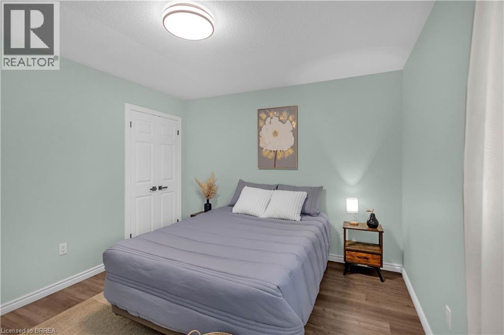 4 DOWDEN Avenue - 18