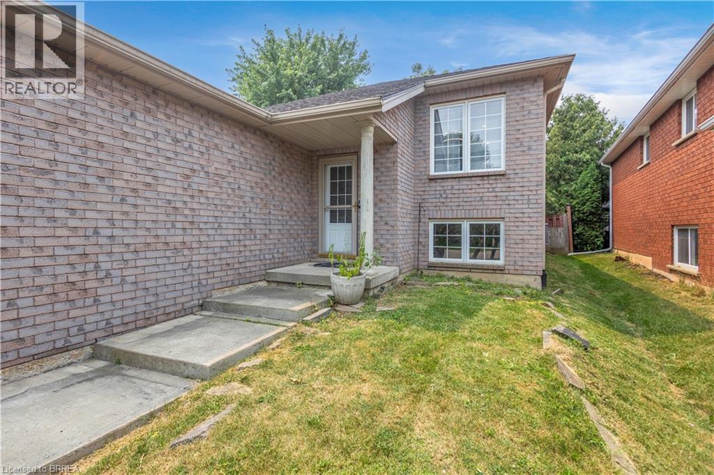 4 DOWDEN Avenue - 4