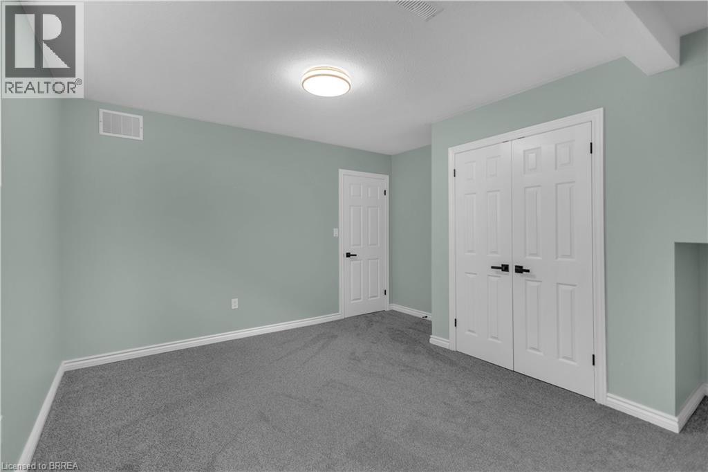 4 DOWDEN Avenue - 34