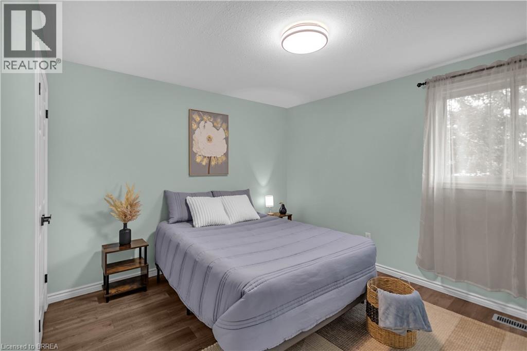 4 DOWDEN Avenue - 17