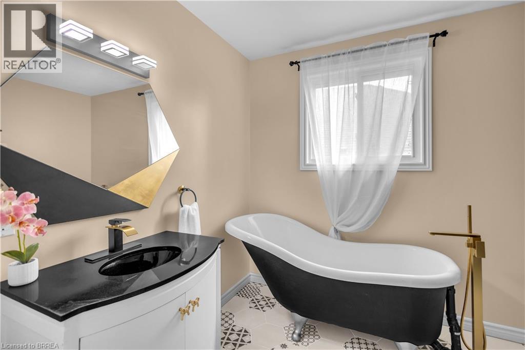 4 DOWDEN Avenue - 22