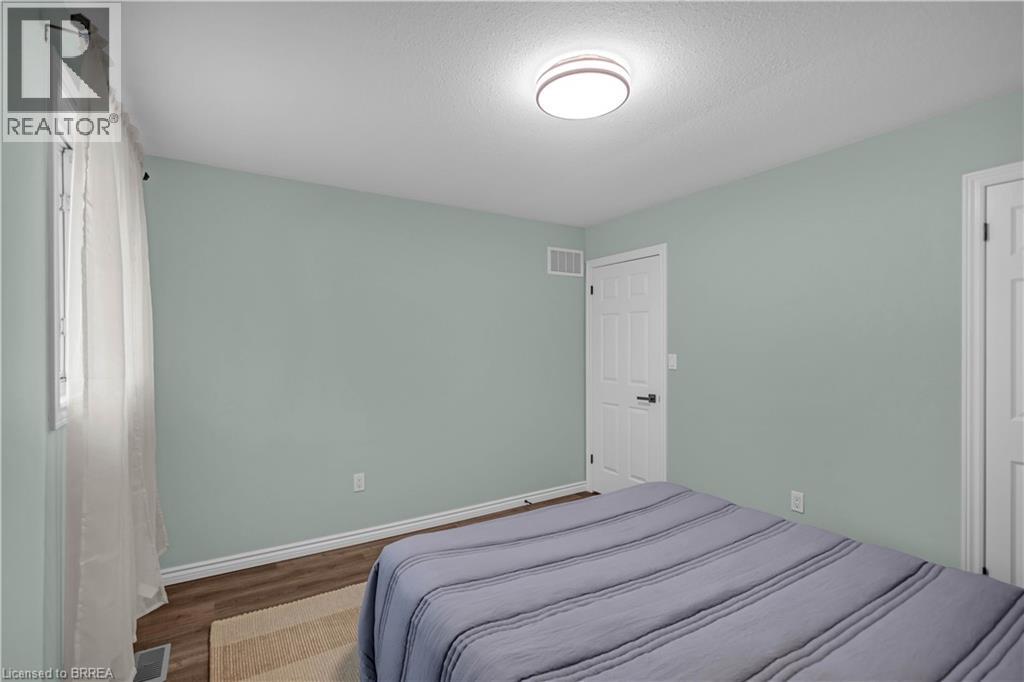 4 DOWDEN Avenue - 19