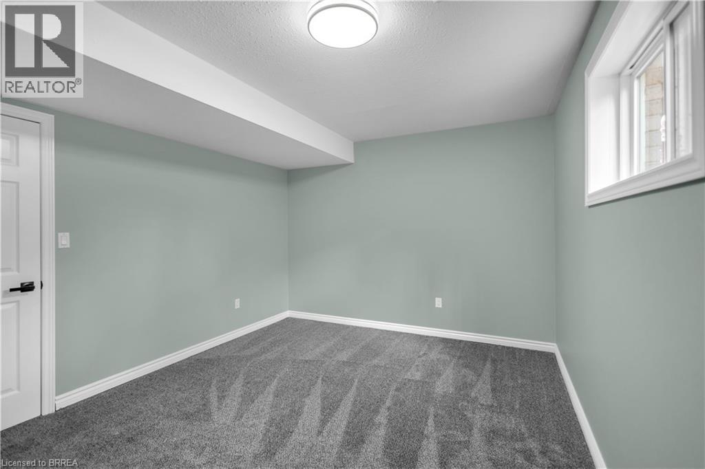 4 DOWDEN Avenue - 30