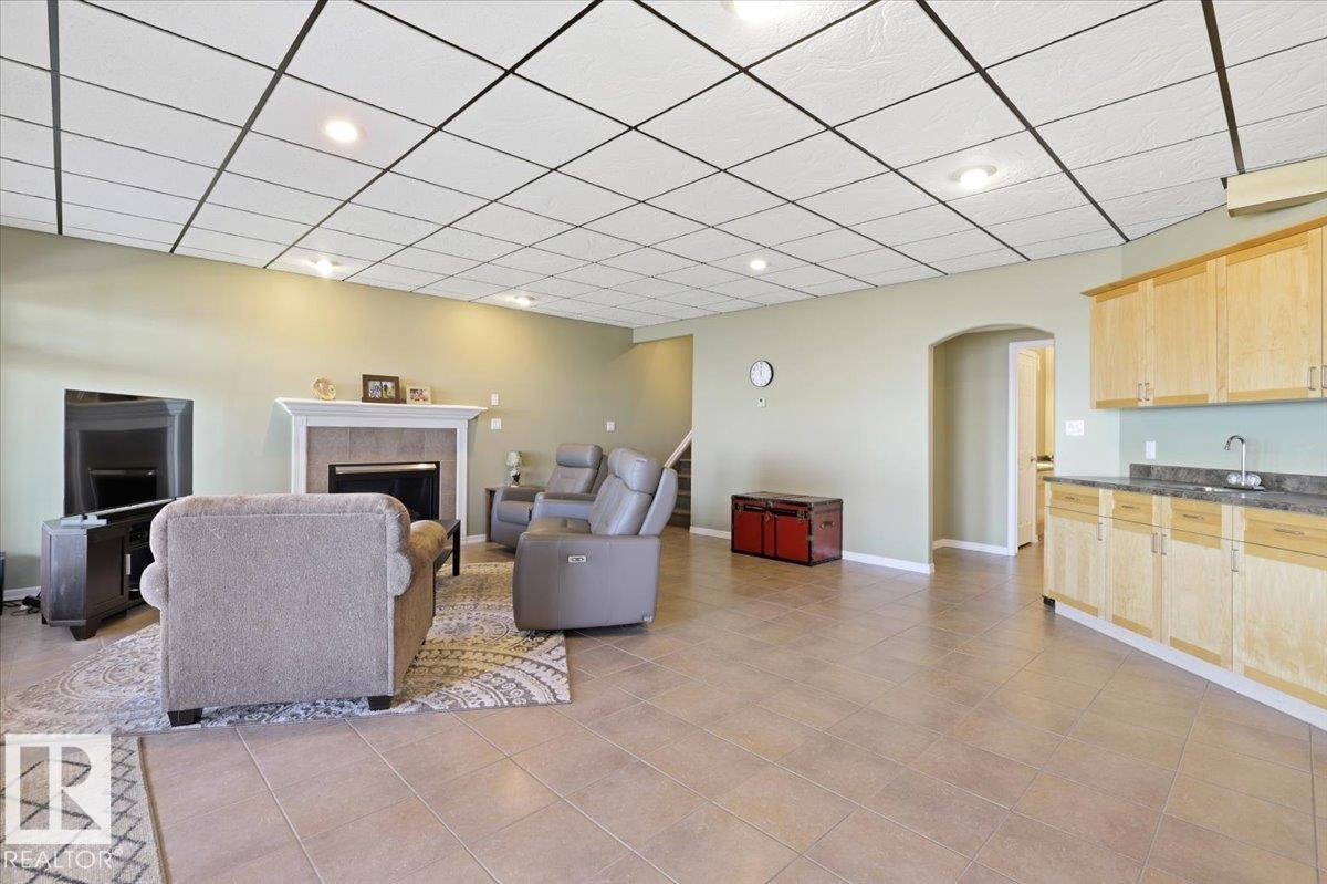 72 Beach Ave - 28