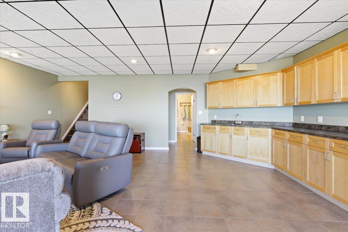 72 Beach Ave - 29