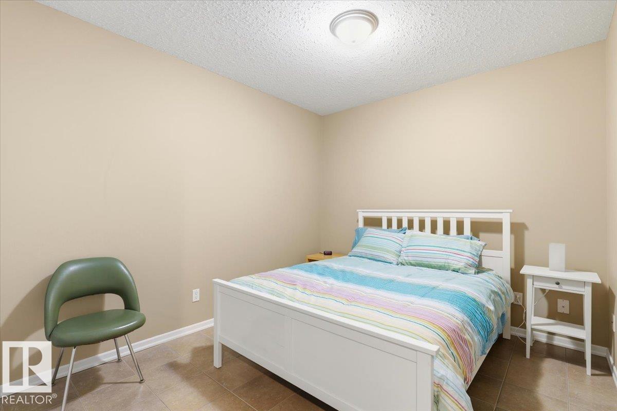 72 Beach Ave - 32