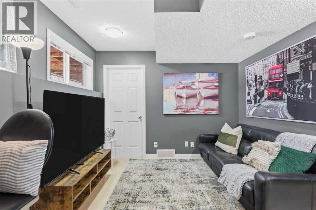 166 Everhollow Heights SW - 24