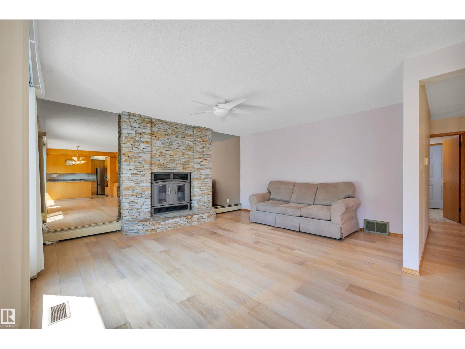 10155 74 ST NW - 19