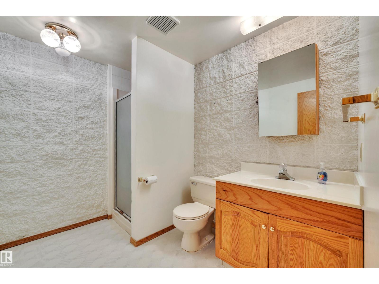 10155 74 ST NW - 44