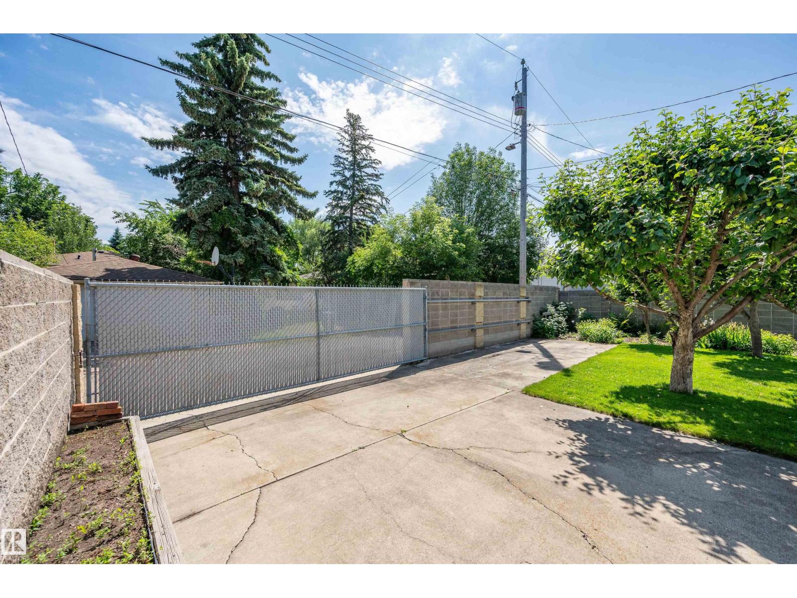 10155 74 ST NW - 58