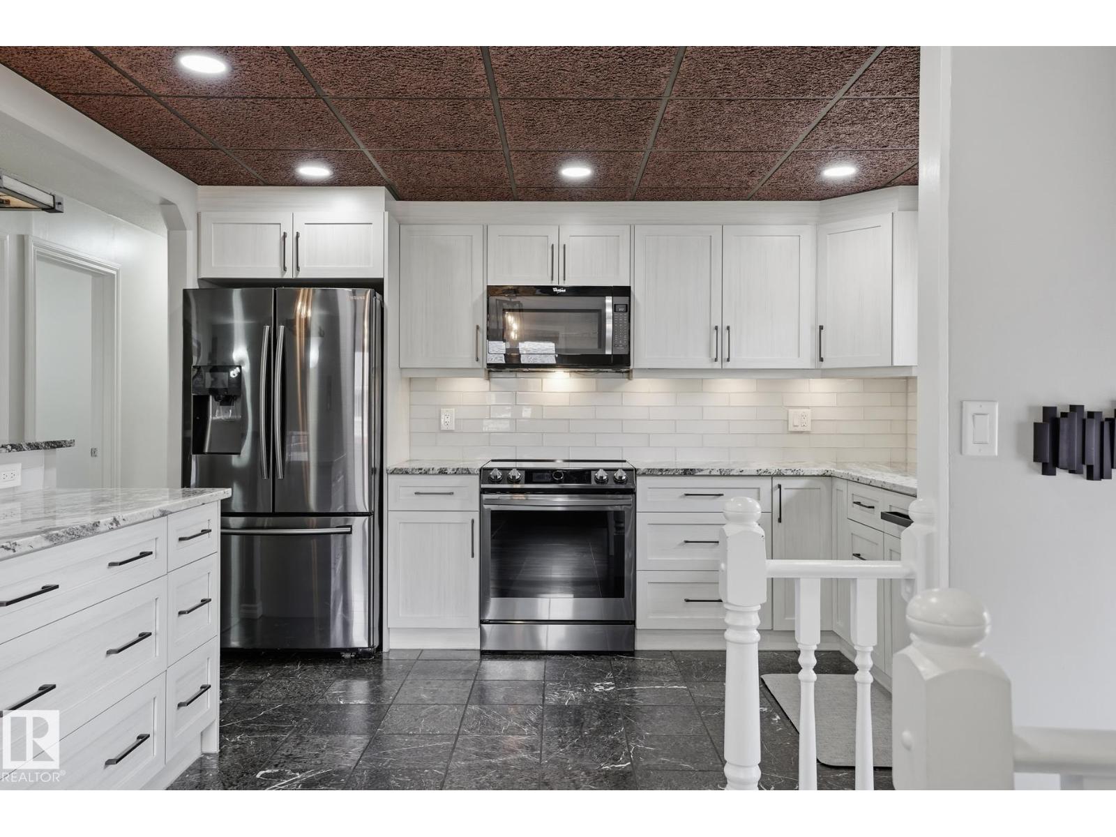 28 SUNNYSIDE CR - 14