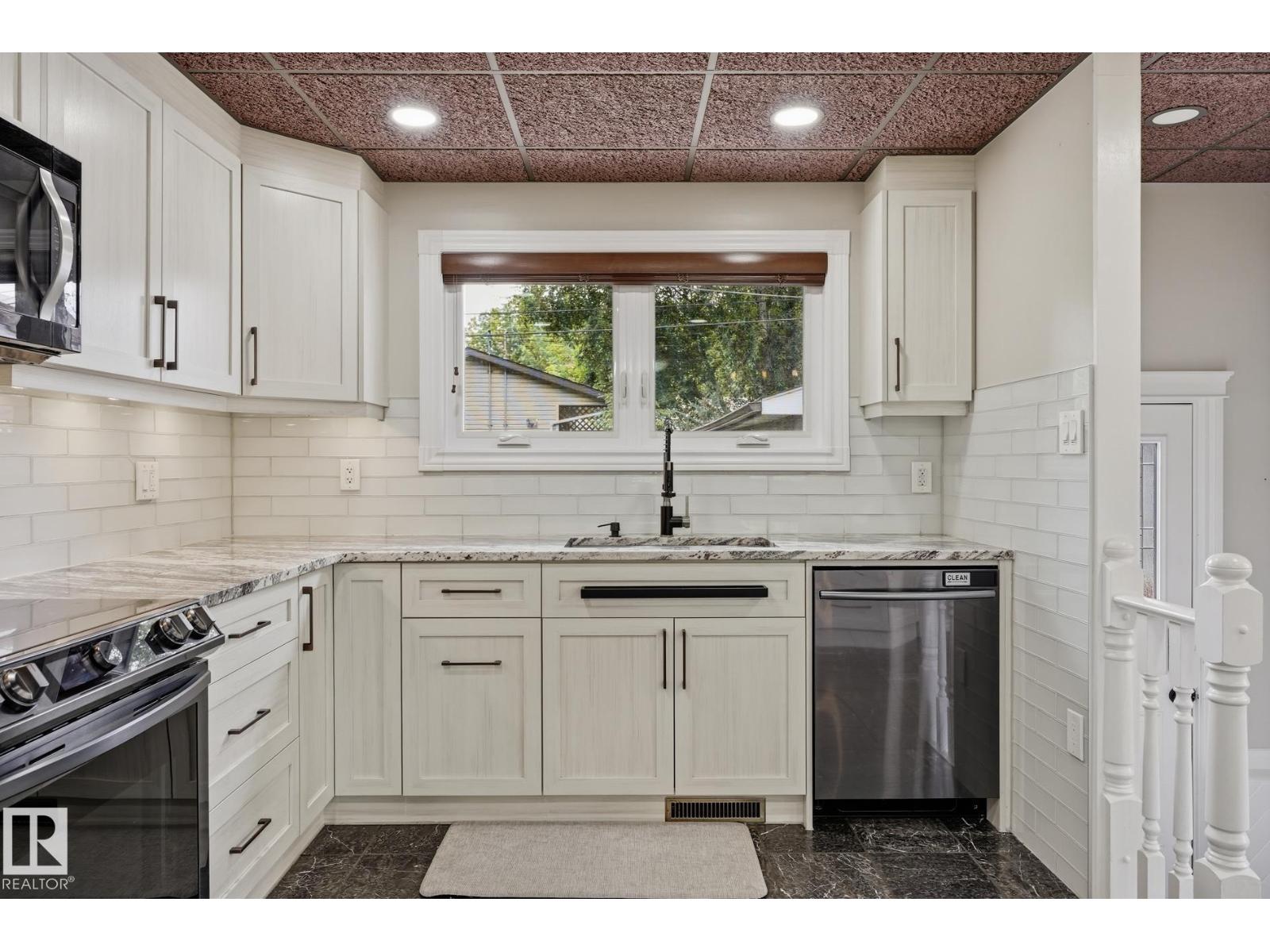 28 SUNNYSIDE CR - 15