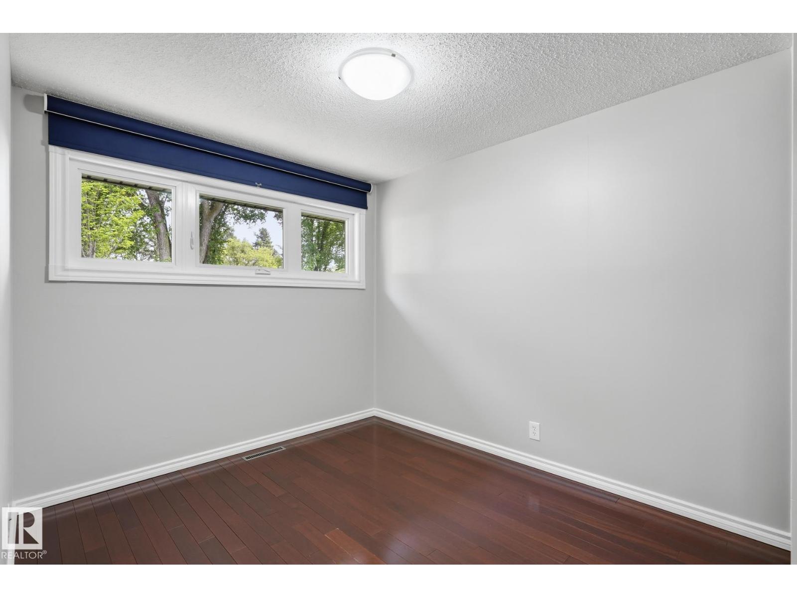 28 SUNNYSIDE CR - 17