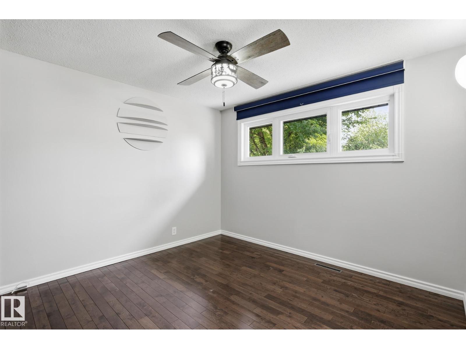 28 SUNNYSIDE CR - 18